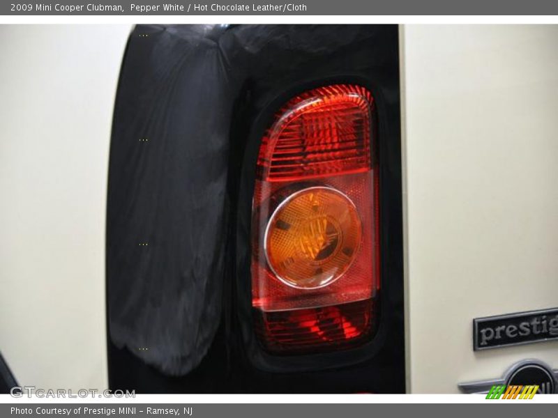 Pepper White / Hot Chocolate Leather/Cloth 2009 Mini Cooper Clubman