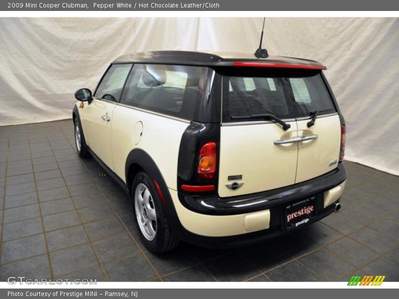Pepper White / Hot Chocolate Leather/Cloth 2009 Mini Cooper Clubman