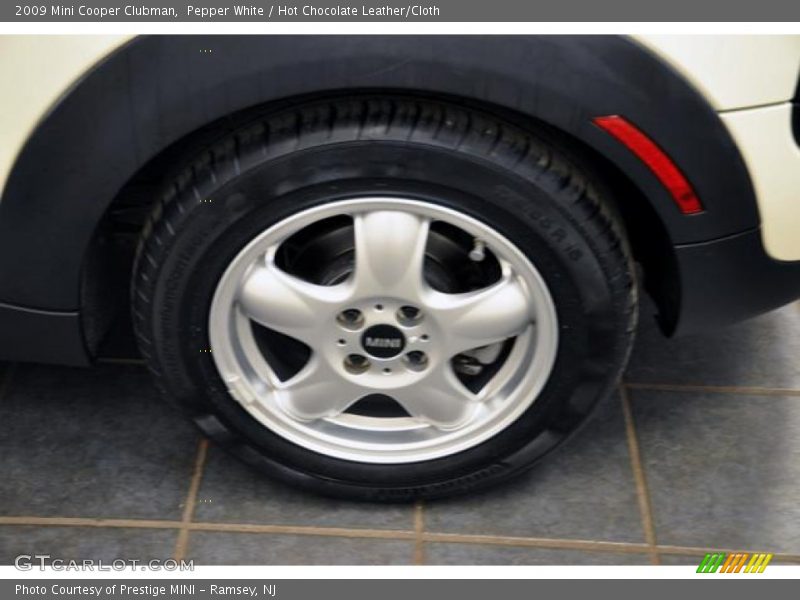 Pepper White / Hot Chocolate Leather/Cloth 2009 Mini Cooper Clubman