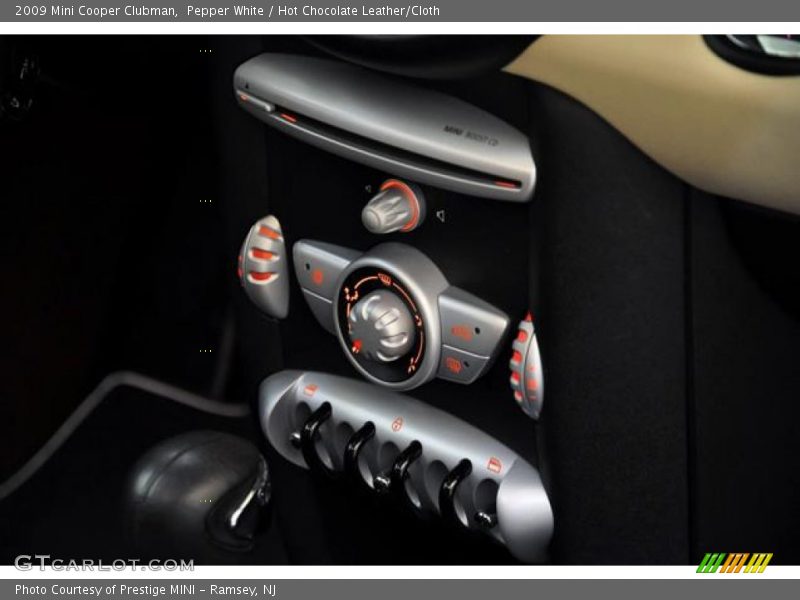 Pepper White / Hot Chocolate Leather/Cloth 2009 Mini Cooper Clubman
