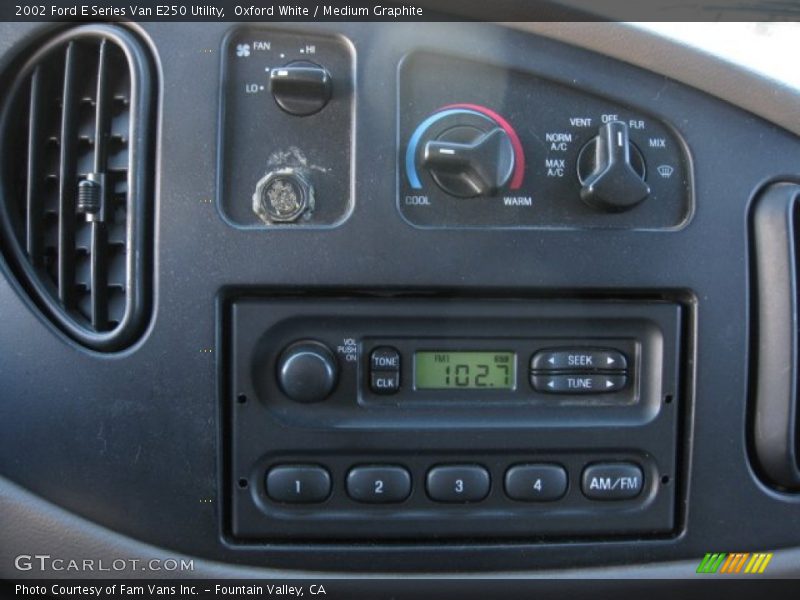 Oxford White / Medium Graphite 2002 Ford E Series Van E250 Utility