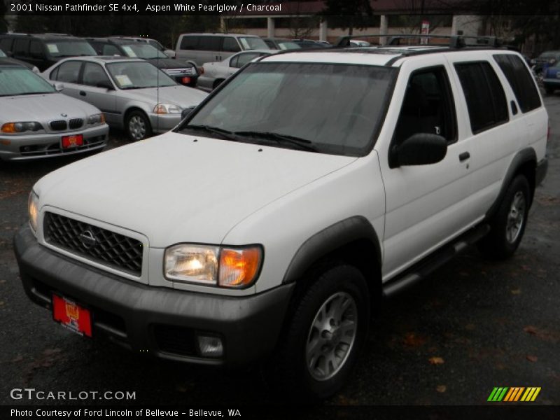 Aspen White Pearlglow / Charcoal 2001 Nissan Pathfinder SE 4x4