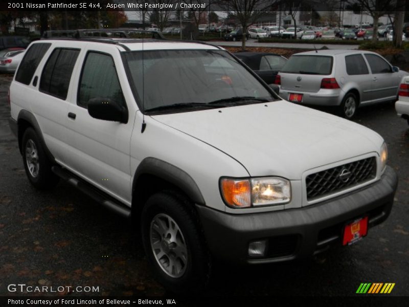 Aspen White Pearlglow / Charcoal 2001 Nissan Pathfinder SE 4x4
