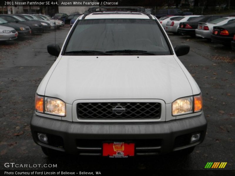 Aspen White Pearlglow / Charcoal 2001 Nissan Pathfinder SE 4x4