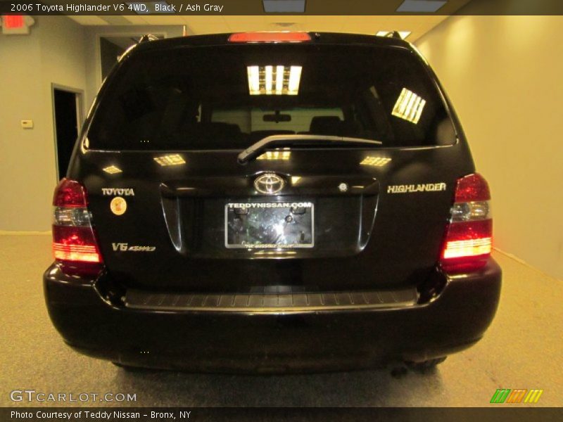 Black / Ash Gray 2006 Toyota Highlander V6 4WD