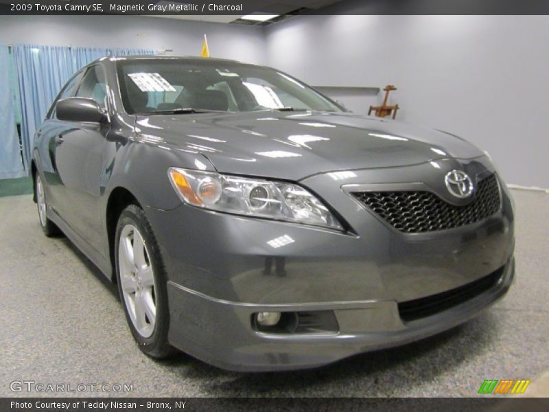 Magnetic Gray Metallic / Charcoal 2009 Toyota Camry SE