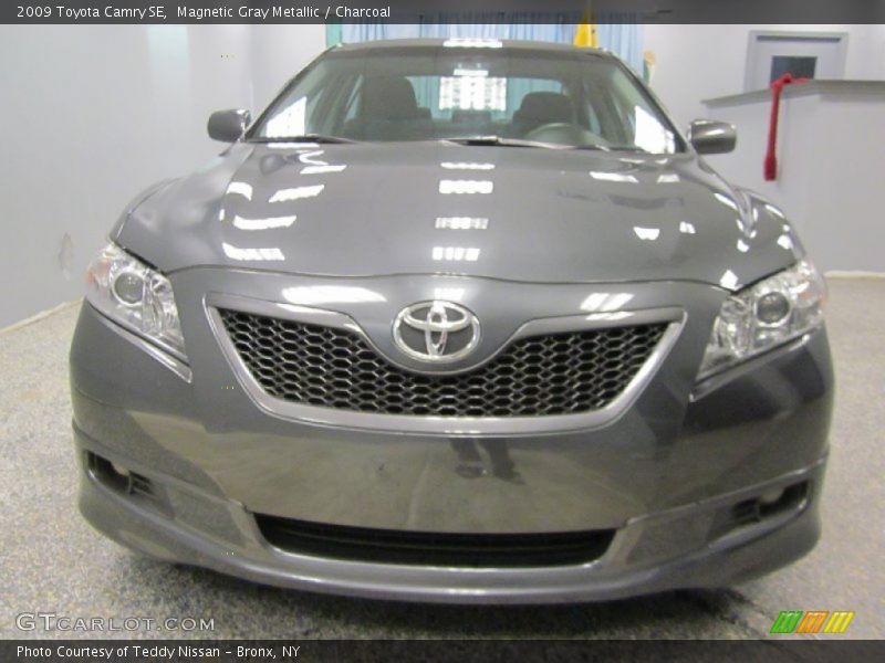 Magnetic Gray Metallic / Charcoal 2009 Toyota Camry SE