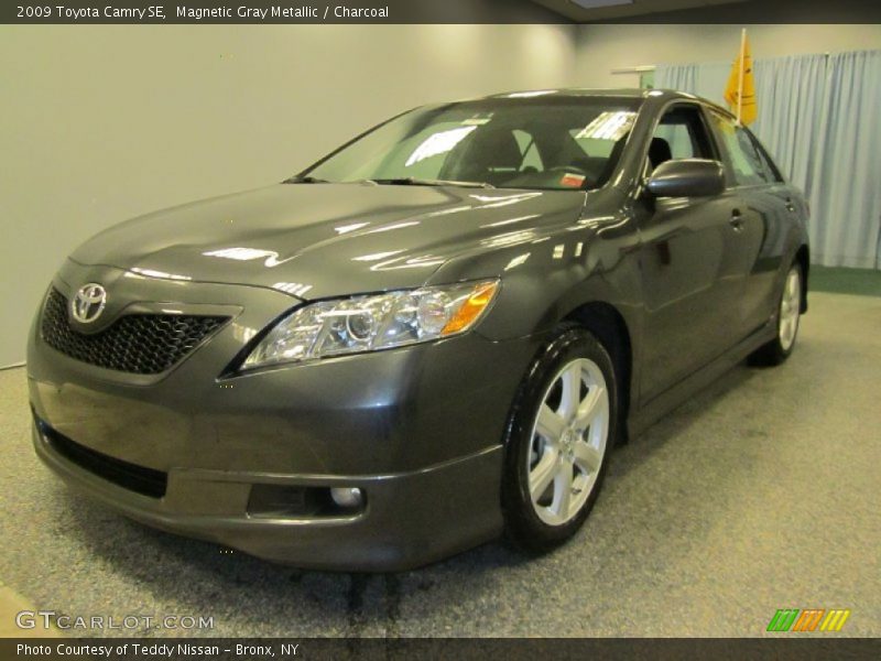 Magnetic Gray Metallic / Charcoal 2009 Toyota Camry SE