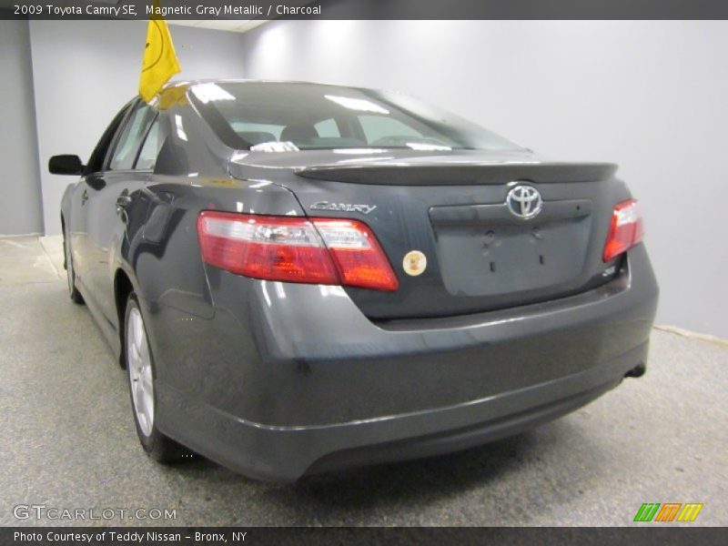 Magnetic Gray Metallic / Charcoal 2009 Toyota Camry SE