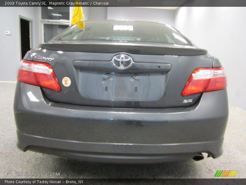 Magnetic Gray Metallic / Charcoal 2009 Toyota Camry SE