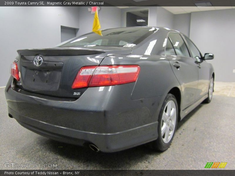 Magnetic Gray Metallic / Charcoal 2009 Toyota Camry SE