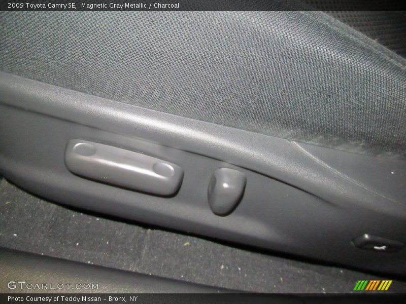 Magnetic Gray Metallic / Charcoal 2009 Toyota Camry SE