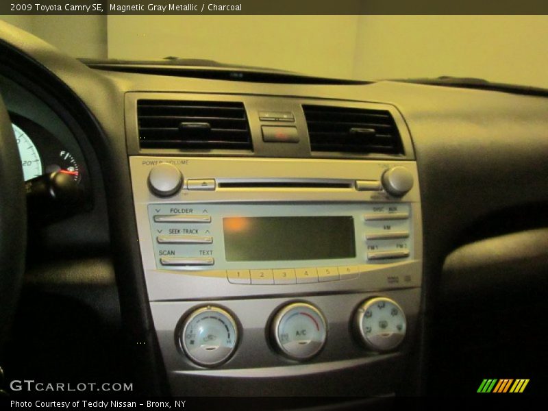 Magnetic Gray Metallic / Charcoal 2009 Toyota Camry SE
