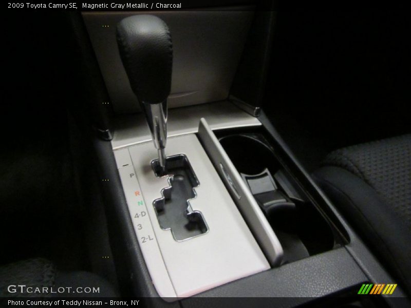 Magnetic Gray Metallic / Charcoal 2009 Toyota Camry SE
