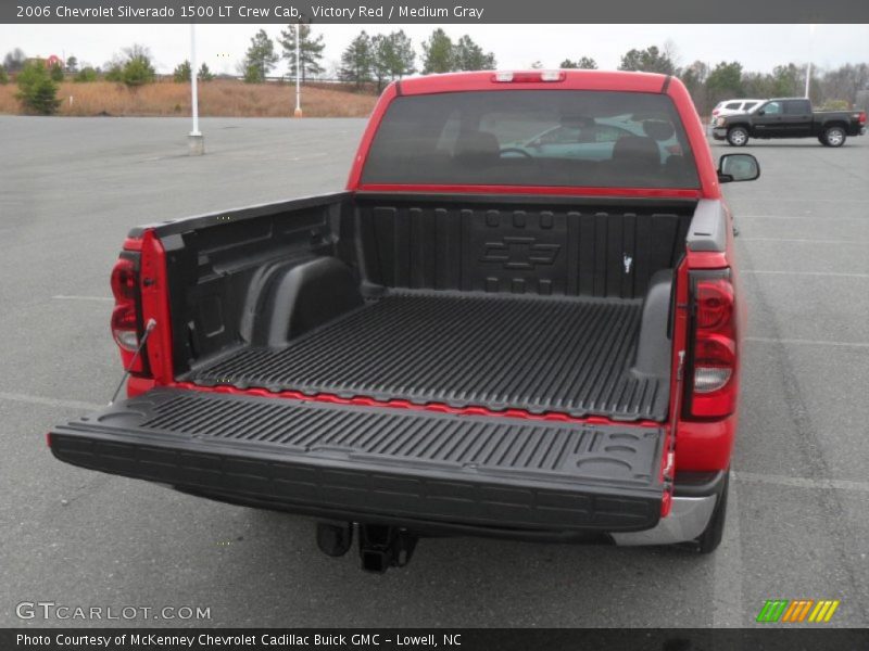 Victory Red / Medium Gray 2006 Chevrolet Silverado 1500 LT Crew Cab