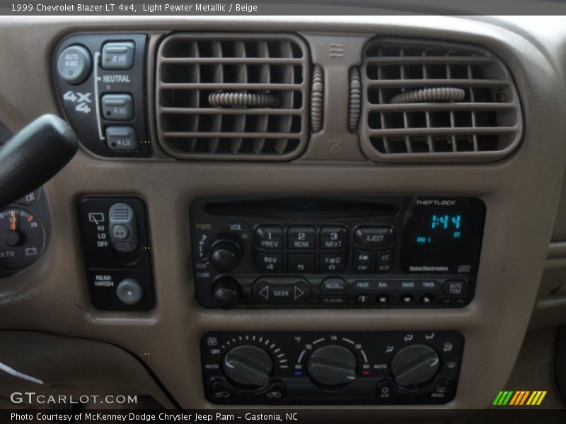 Light Pewter Metallic / Beige 1999 Chevrolet Blazer LT 4x4
