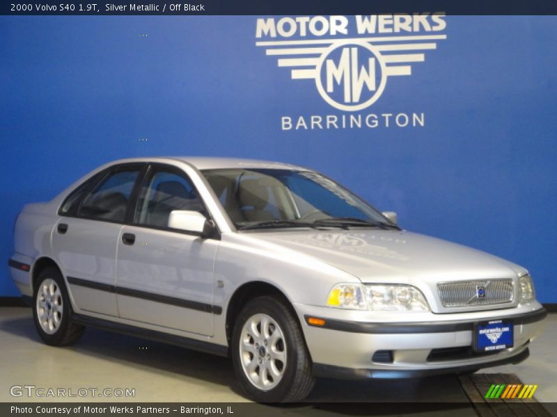 Silver Metallic / Off Black 2000 Volvo S40 1.9T