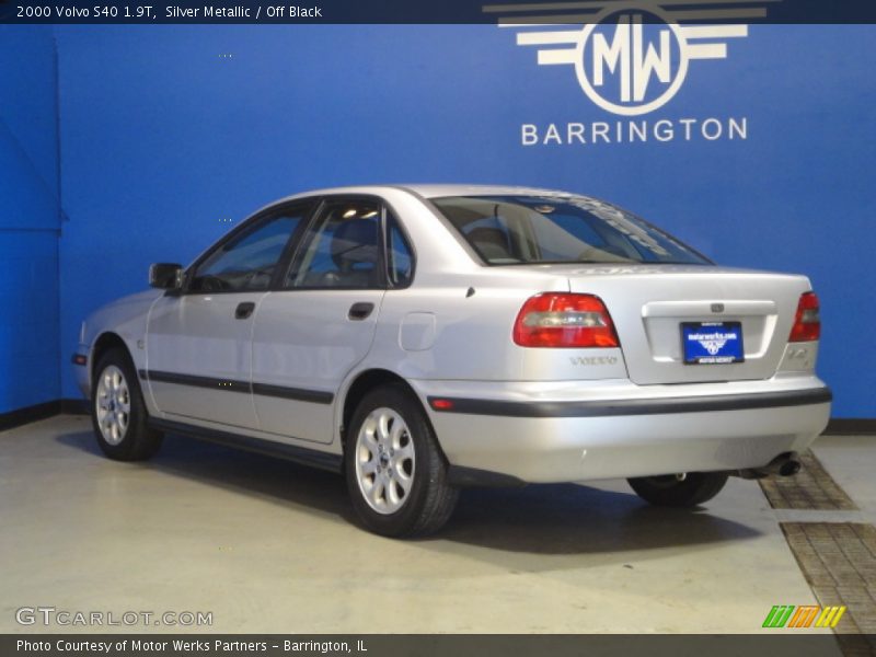 Silver Metallic / Off Black 2000 Volvo S40 1.9T