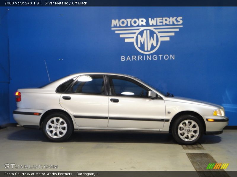Silver Metallic / Off Black 2000 Volvo S40 1.9T