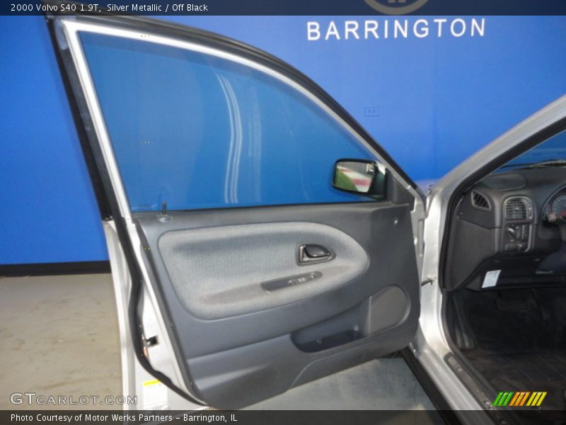 Silver Metallic / Off Black 2000 Volvo S40 1.9T