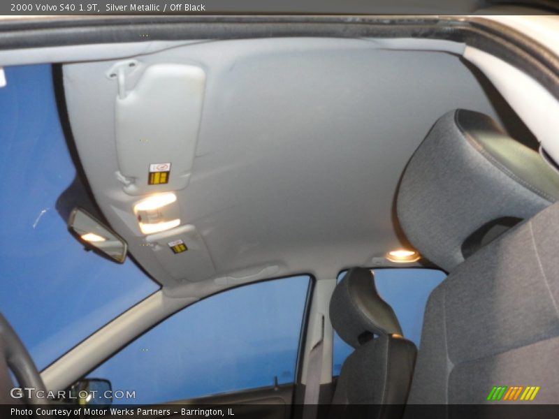 Silver Metallic / Off Black 2000 Volvo S40 1.9T