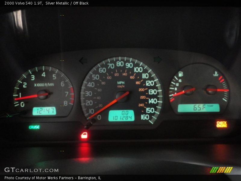 Silver Metallic / Off Black 2000 Volvo S40 1.9T