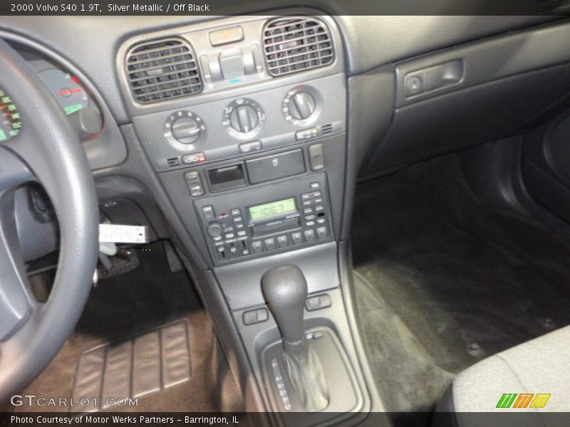 Silver Metallic / Off Black 2000 Volvo S40 1.9T