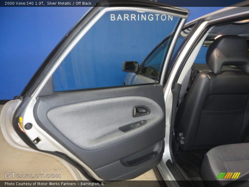 Silver Metallic / Off Black 2000 Volvo S40 1.9T