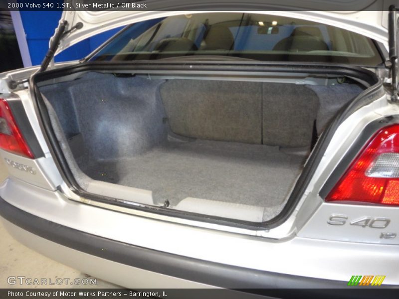 Silver Metallic / Off Black 2000 Volvo S40 1.9T