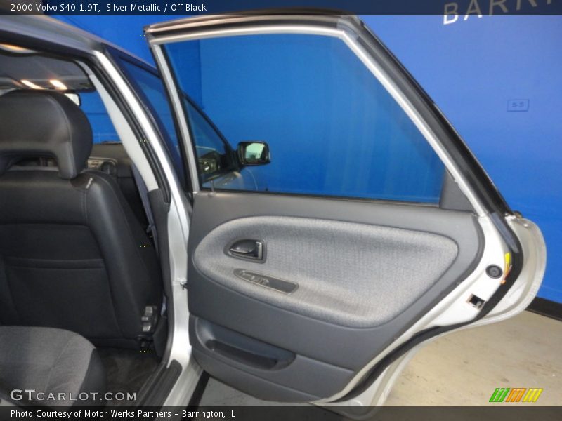 Silver Metallic / Off Black 2000 Volvo S40 1.9T