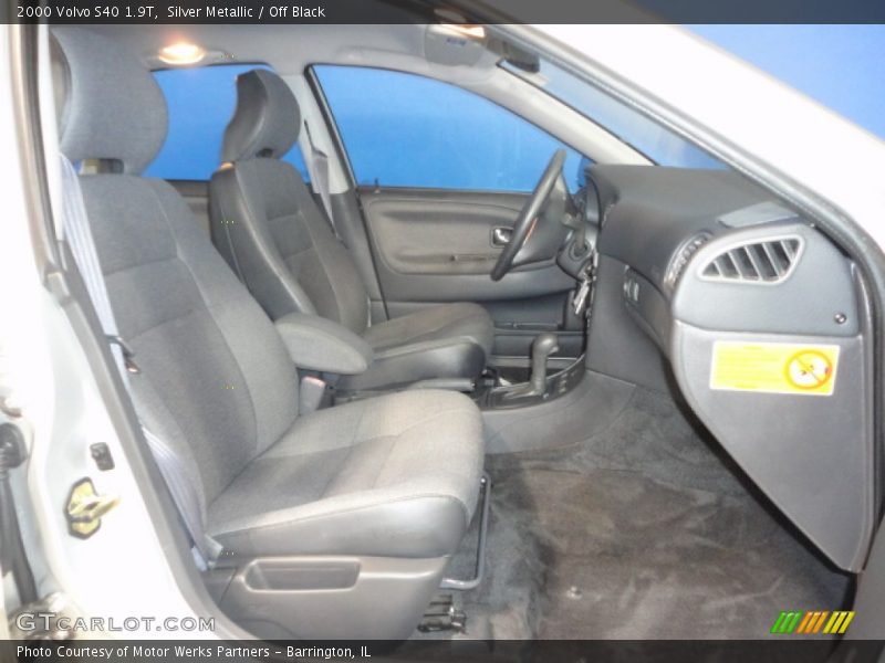 Silver Metallic / Off Black 2000 Volvo S40 1.9T