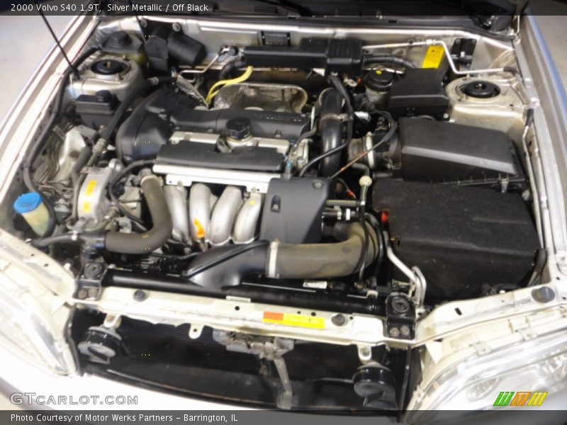 Silver Metallic / Off Black 2000 Volvo S40 1.9T