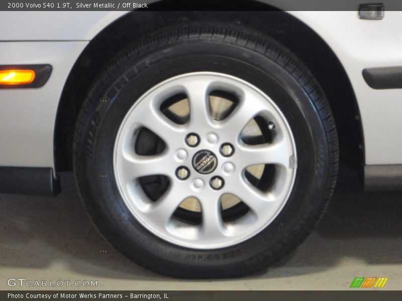 Silver Metallic / Off Black 2000 Volvo S40 1.9T