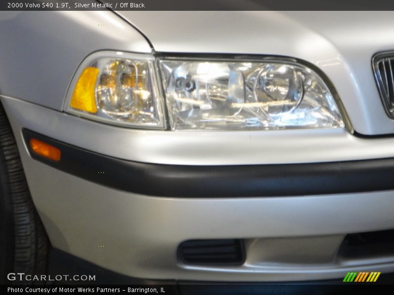 Silver Metallic / Off Black 2000 Volvo S40 1.9T