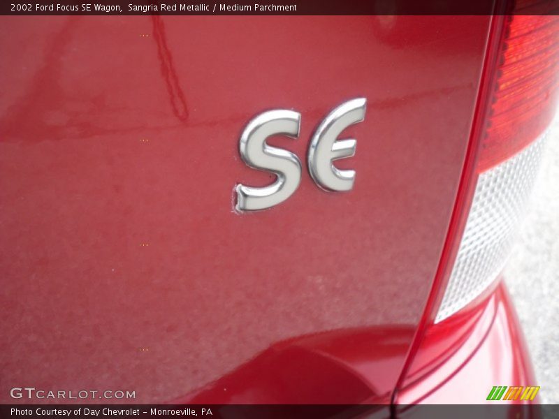Sangria Red Metallic / Medium Parchment 2002 Ford Focus SE Wagon