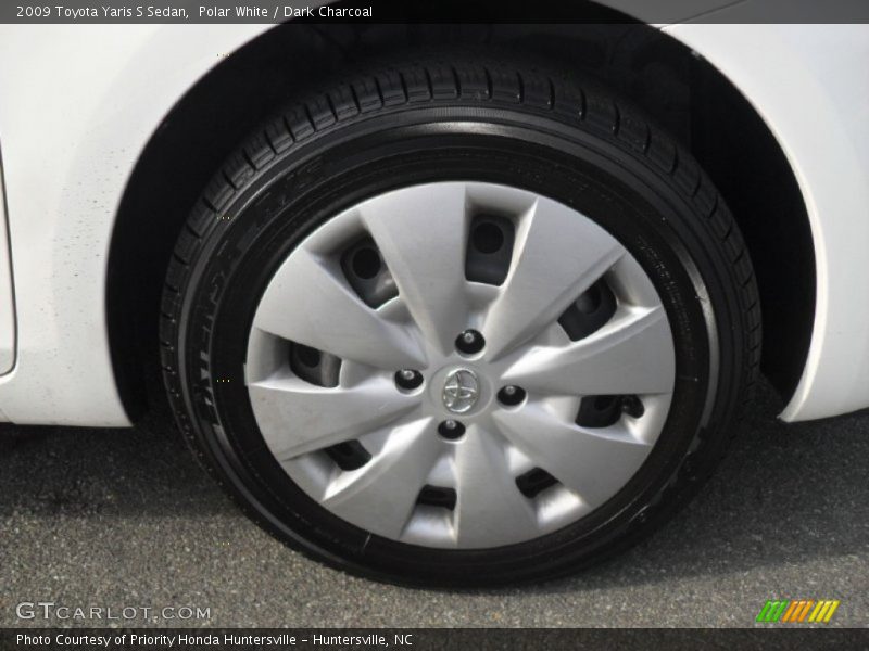 Polar White / Dark Charcoal 2009 Toyota Yaris S Sedan