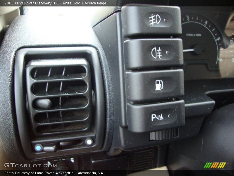 White Gold / Alpaca Beige 2003 Land Rover Discovery HSE