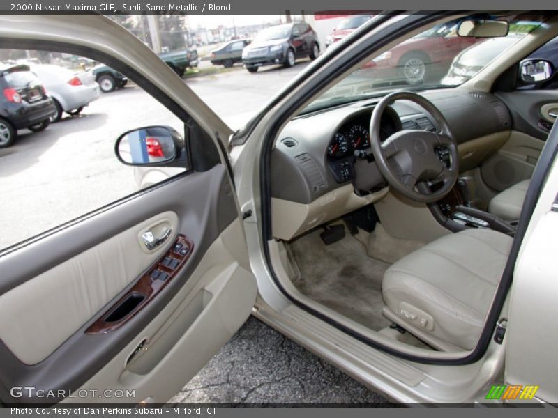 Sunlit Sand Metallic / Blond 2000 Nissan Maxima GLE