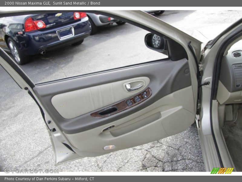Sunlit Sand Metallic / Blond 2000 Nissan Maxima GLE