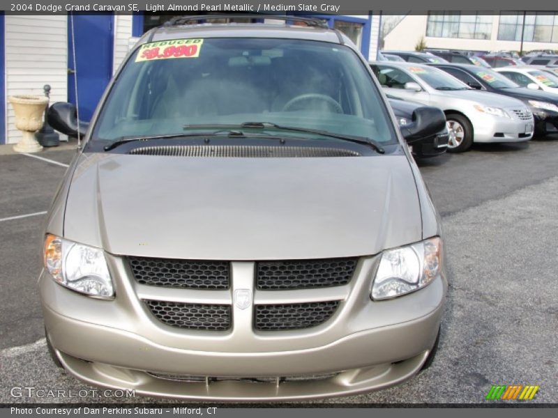 Light Almond Pearl Metallic / Medium Slate Gray 2004 Dodge Grand Caravan SE