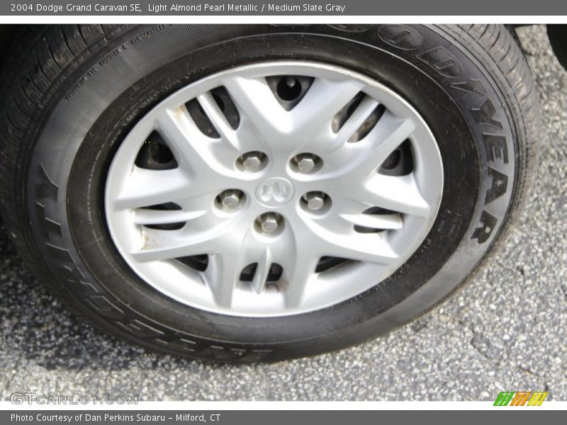 Light Almond Pearl Metallic / Medium Slate Gray 2004 Dodge Grand Caravan SE