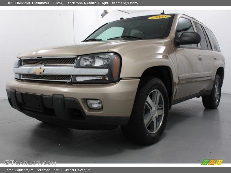 Sandstone Metallic / Light Cashmere/Ebony 2005 Chevrolet TrailBlazer LT 4x4