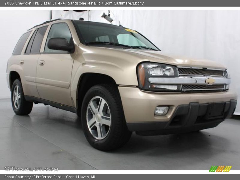 Sandstone Metallic / Light Cashmere/Ebony 2005 Chevrolet TrailBlazer LT 4x4