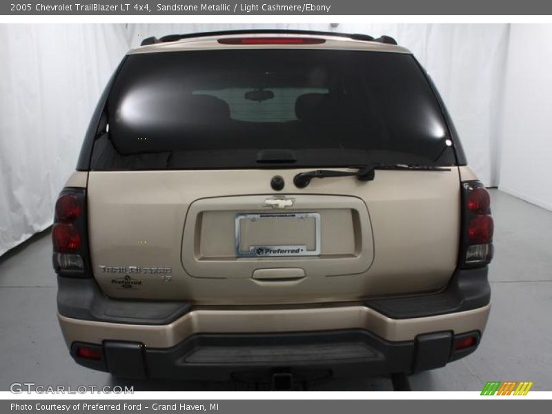 Sandstone Metallic / Light Cashmere/Ebony 2005 Chevrolet TrailBlazer LT 4x4