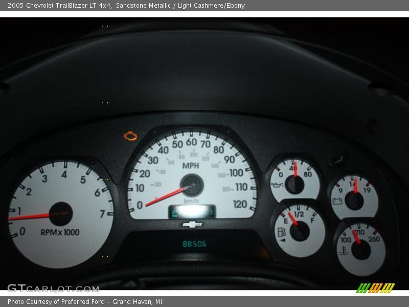 Sandstone Metallic / Light Cashmere/Ebony 2005 Chevrolet TrailBlazer LT 4x4