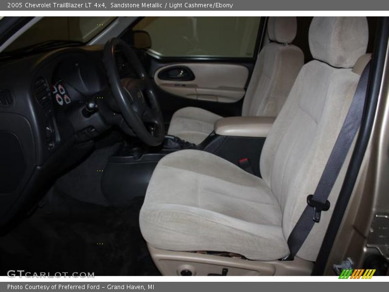 Sandstone Metallic / Light Cashmere/Ebony 2005 Chevrolet TrailBlazer LT 4x4