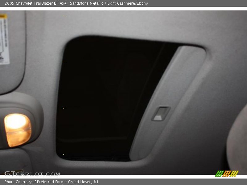 Sandstone Metallic / Light Cashmere/Ebony 2005 Chevrolet TrailBlazer LT 4x4