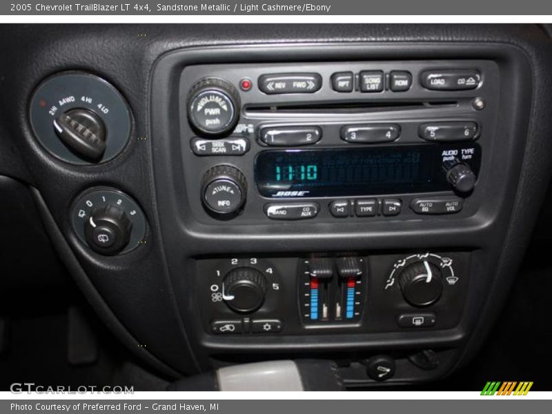 Sandstone Metallic / Light Cashmere/Ebony 2005 Chevrolet TrailBlazer LT 4x4