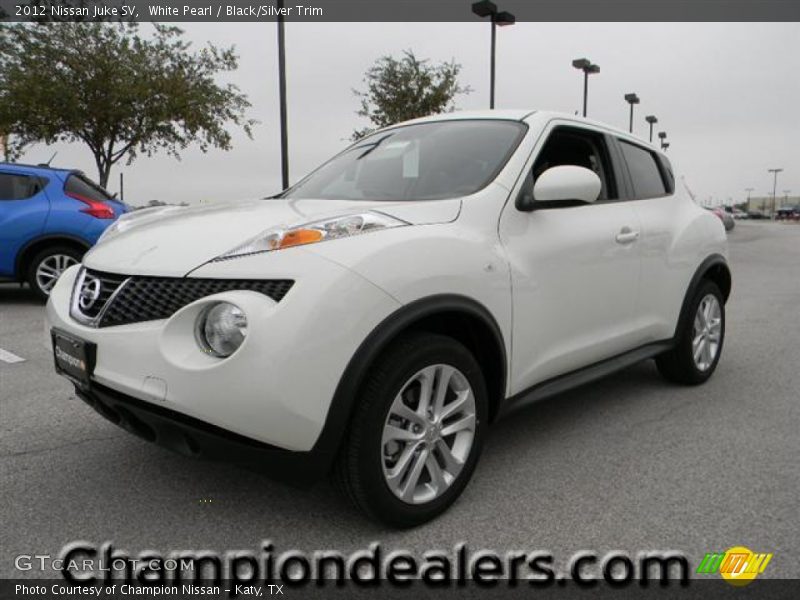 White Pearl / Black/Silver Trim 2012 Nissan Juke SV