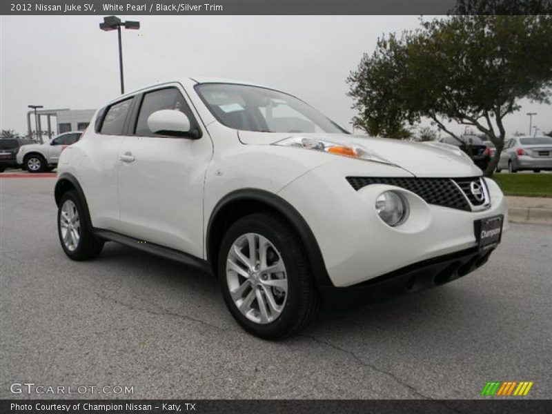 White Pearl / Black/Silver Trim 2012 Nissan Juke SV